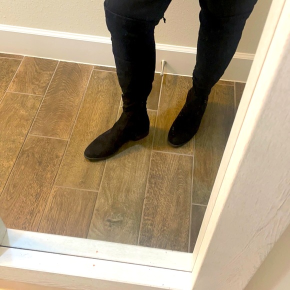 Very Good Condition are these Guess overthe knee boot! Soft suede like feel 81/2 - Picture 1 of 7